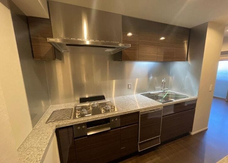 食洗器・ディスポーザー付のキッチン。ゆとりある広さで家事もはかどります。