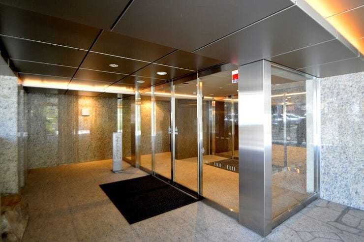 2014年築・5階建の低層マンションです。