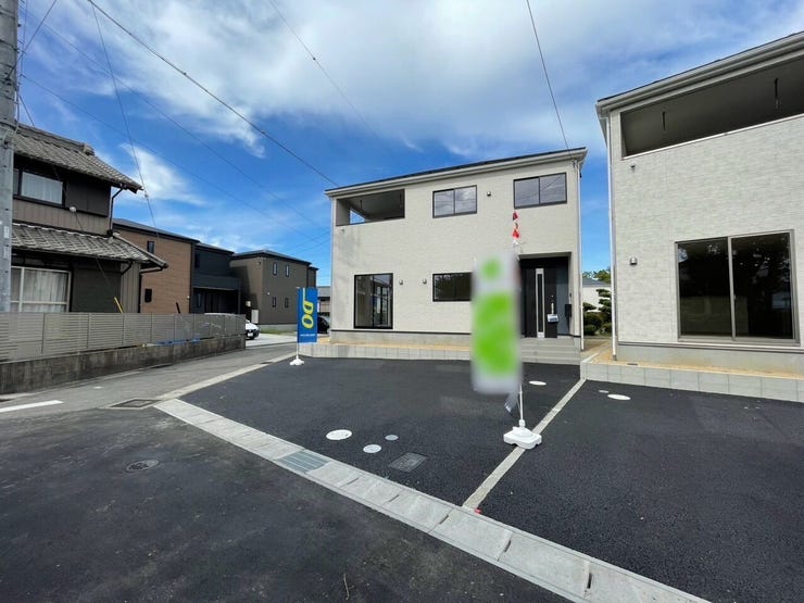 車がスピードを出しにくいため、交通事故のリスクが低減されます。歩行者や自転車が安全に通行しやすい環境です。