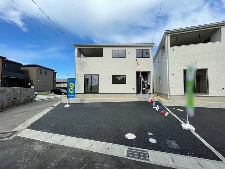 3台がそれぞれ独立して駐車できるため、他の車を移動する必要がありません。家族や来客が別々の車を利用しても便利です!