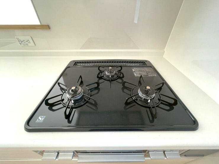 三口コンロは大人数分の料理を手早く準備する際に便利です。大家族の方やパーティーやイベントのときにも活躍します!