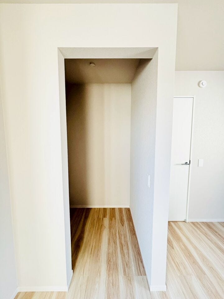 WICは広々とした収納エリアにより、衣類だけでなく、バッグ、靴、アクセサリーなどを一箇所にまとめて収納できます!