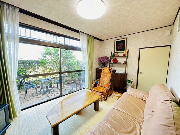 陽当たり良好 大きな窓が特徴のリビング