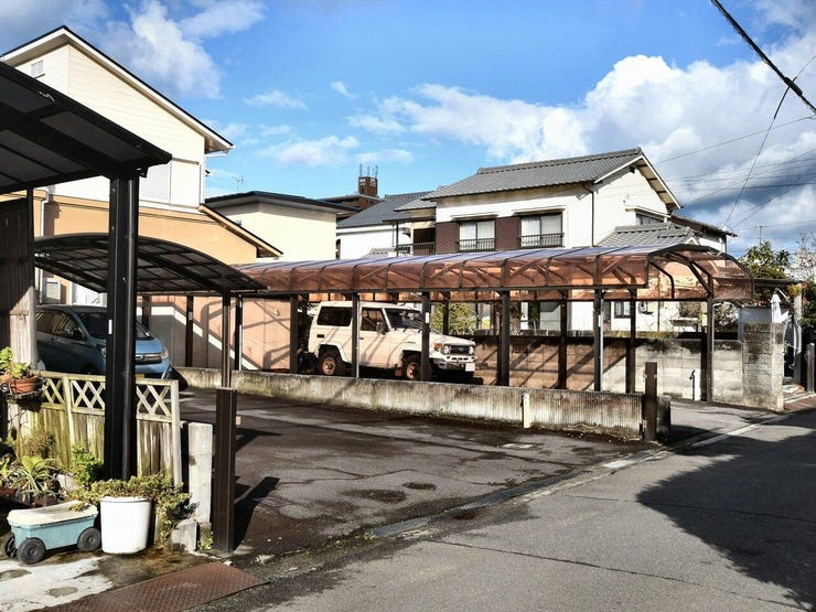 外観を南東側より撮影