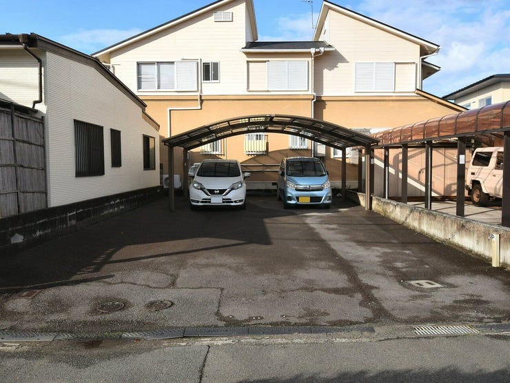 外観を東側より撮影