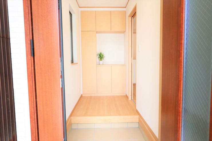 ◇玄関◇ 同仕様
シューズボックス付きの玄関♪
玄関がスッキリとお使いいただけます♪