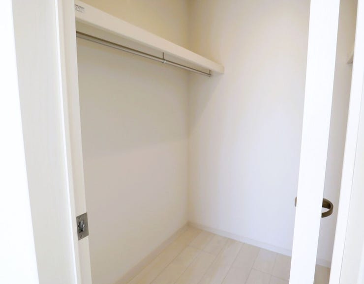 ◇ウォークインクローゼット◇ 同仕様
季節物のお洋服などしっかり収納できます♪旅行鞄などかさばる収納もすっきり片付きますね♪