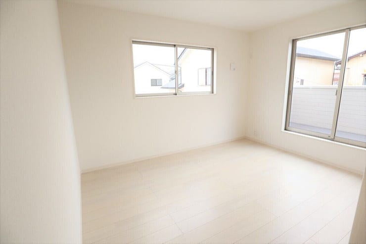 ◇洋室◇ 同仕様
2面採光のお部屋は明るく風通しが良いです♪
収納もしっかり出来ますよ!