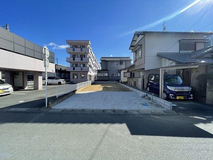 【外観】
【appearance】
間口約6.2mですので車を並列で駐車できます♪