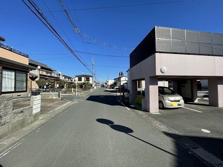 【Front road】
前面道路は幅員約5.9mと広々としてます♪