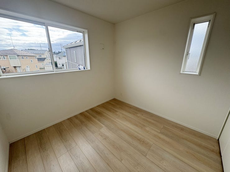 室内(2025年11月)撮影
◎本日案内可能◎
明るく風通し良好な2階洋室♪