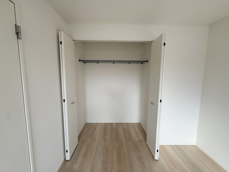 室内(2025年11月)撮影
◎本日案内可能◎
全居室収納付きですので、お部屋を広くお使いいただけます。