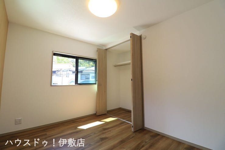 小野４丁目 新築戸建 【2F洋室6帖】
「他社で住宅ローンに落ちてしまった」「車のローンが残っている」など、住宅ローンでお困りの方はぜひ一度弊社までご相談ください