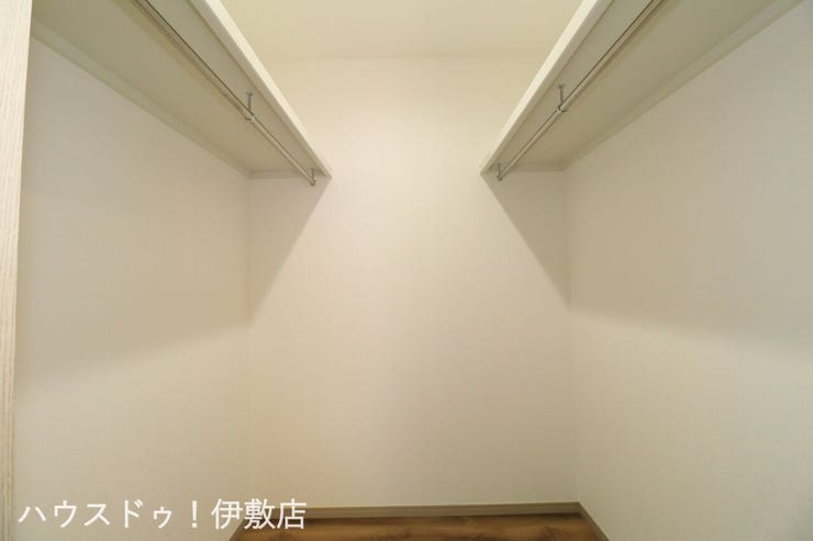 小野４丁目 新築戸建 【ファミクロ】
2F廊下に便利なファミクロ付！寝室で子供が寝ていても出し入れ可能です！