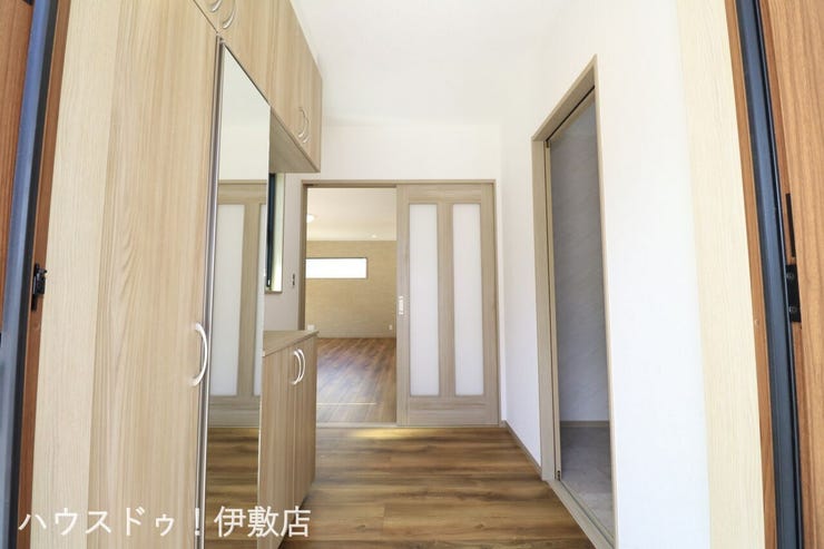 小野４丁目 新築戸建 【玄関】
ゆとりのある玄関フロアは気持ちにもゆとりをもって行動ができそうですね。