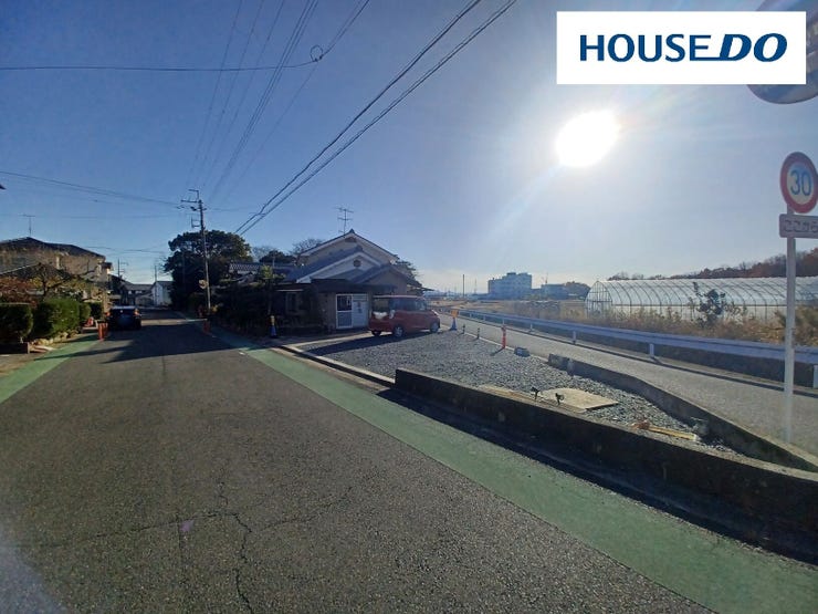 【外観】
土地面積はゆったりと75坪以上!