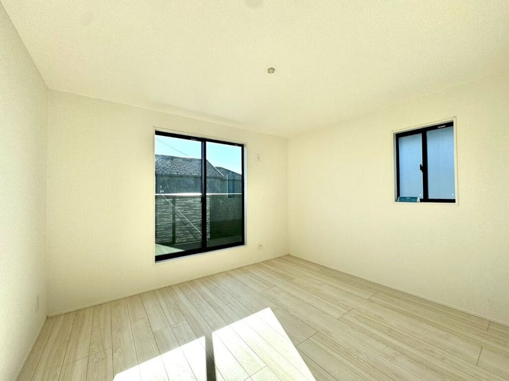 【Bedroom】ナチュラルな内装で、リラックスできる空間。寝室や書斎にも最適です。