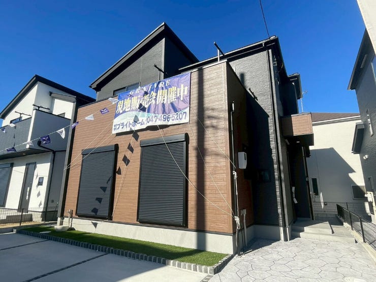 【Exterior】モダンでスタイリッシュな外観。周囲に調和する落ち着いた佇まいが魅力です。