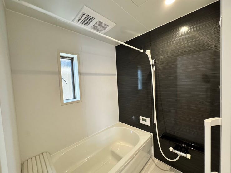 心地よいリフレッシュタイムを過ごせるバスルーム。
日常の疲れを癒す、特別な空間を提供します。