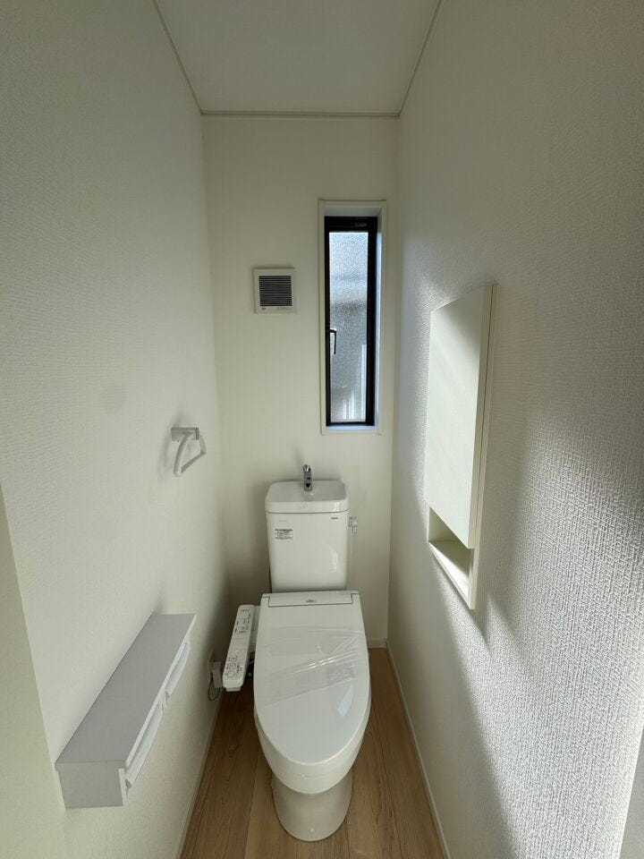 清潔感と快適さを追求した、シンプルで洗練されたデザインが特徴です。
毎日の使用が快適で心地よいものになります。