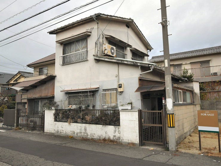 外観を南東側より撮影