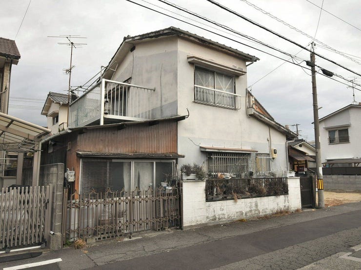 外観を南西側より撮影