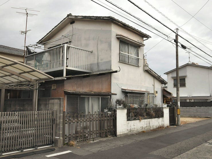 外観を南西側より撮影