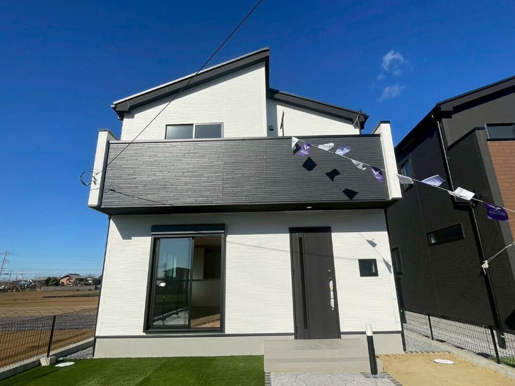 【Exterior】モダンでスタイリッシュな外観。周囲に調和する落ち着いた佇まいが魅力です。