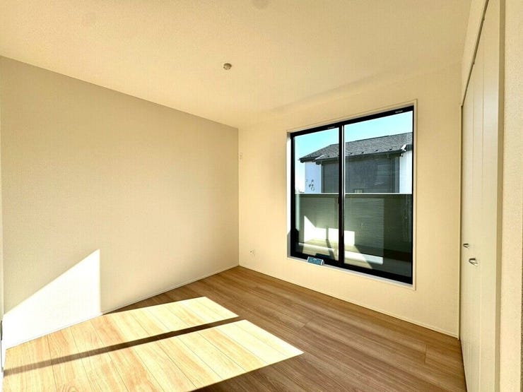 【Bedroom】ナチュラルな内装で、リラックスできる空間。寝室や書斎にも最適です。