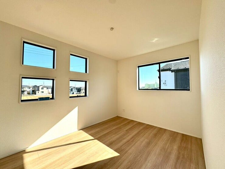 【Bedroom】クローゼット完備で収納力◎。家具の配置もしやすい機能的な洋室です。