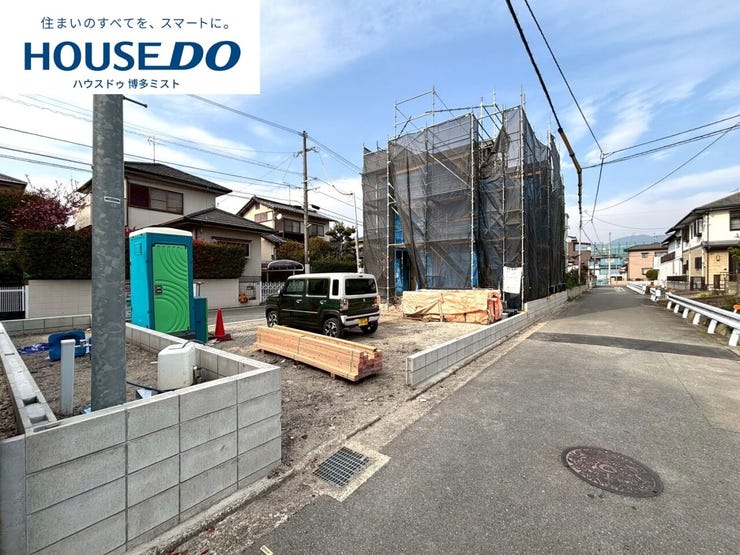 【現地見学会 開催中】実際に現地へ行き、お子様と一緒に小学校までの経路を確認したり、近隣の同施工会社の完成物件へ行き完成後の雰囲気を体感したりといった見学ツアーをしませんか?(3月27日撮影)