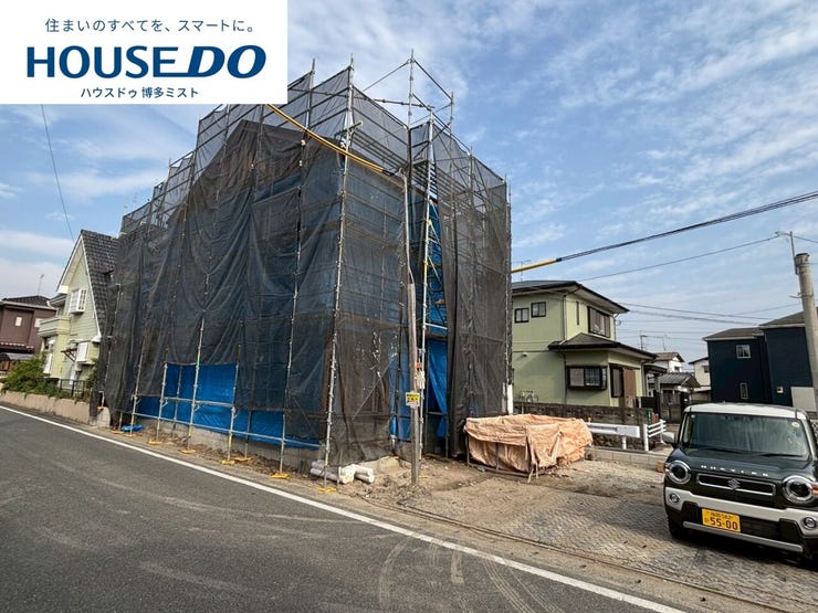 【現地見学会 開催中】実際に現地へ行き、お子様と一緒に小学校までの経路を確認したり、近隣の同施工会社の完成物件へ行き完成後の雰囲気を体感したりといった見学ツアーをしませんか?(3月27日撮影)