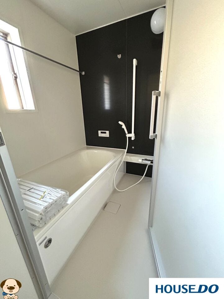 お風呂は癒しの空間♪
日々の疲れは、お湯に溶かしましょう!
手足を伸ばせる広々バス♪