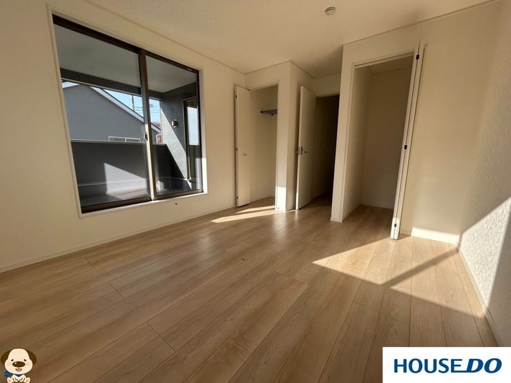 各居室には大容量のクローゼットを完備しており、衣類や季節物もスッキリと片付きます!