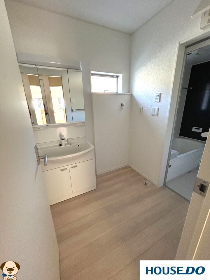 朝こそ余裕をもって準備したい!
学校へ、職場へ、デートへ♪
大切な準備の時間は、ゆとりある洗面所で!