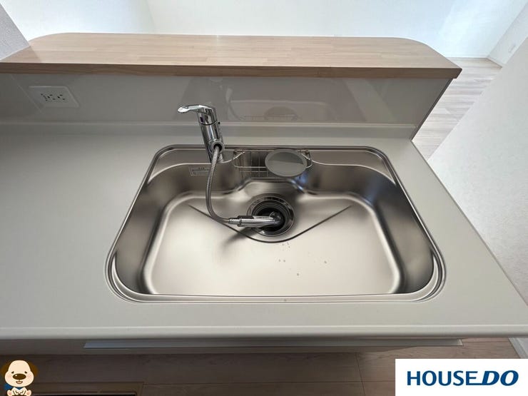 十分な深さと広さがあり、大きな調理器具やたくさんの食器を一度に洗うのに便利そうです☆