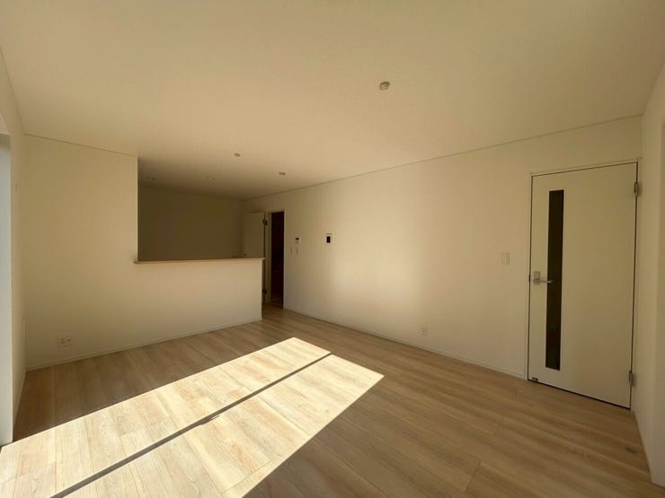 【同型写真(リビング)】