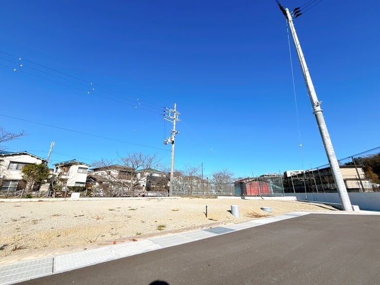 スーパーやコンビニ、幼保・小学校など生活利便施設が充実した立地です。