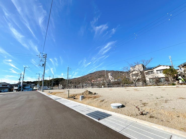 自然に包まれ心が豊かになる明るい街です。新しい住まいで新生活を始めていただくのに最適な環境です。