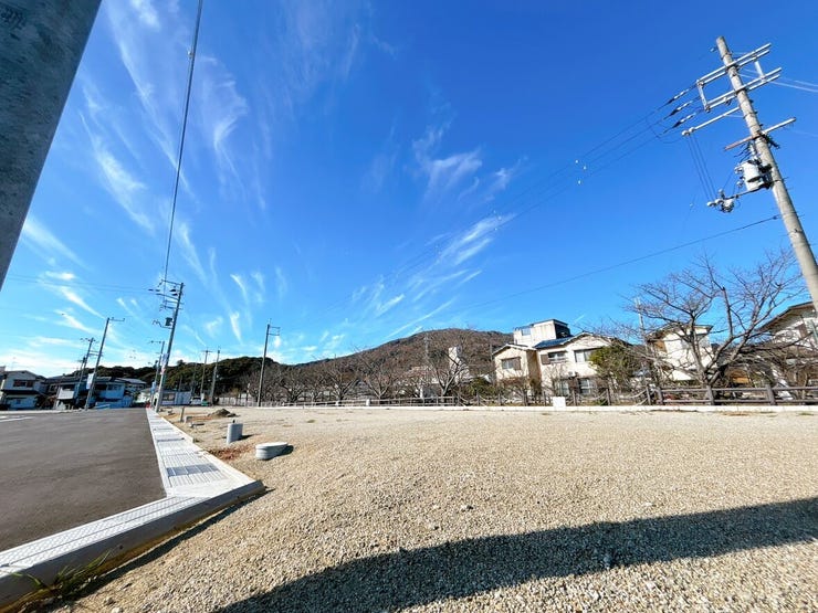 近隣にスーパーがあり生活環境の整った住宅街です。