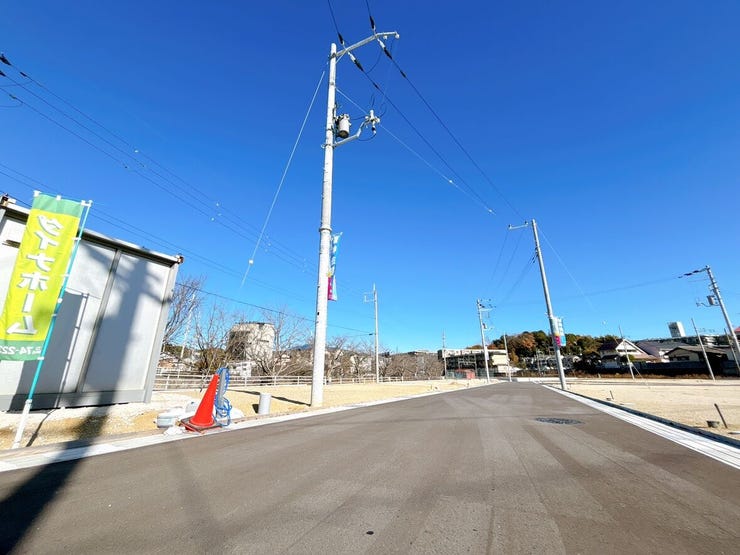 道路と敷地の高低差が少ない立地です◎