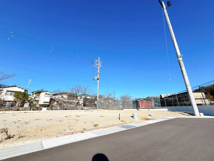 あたたかな陽が差し込み、優しい風が吹き込む陽当り・通風良好な立地です。