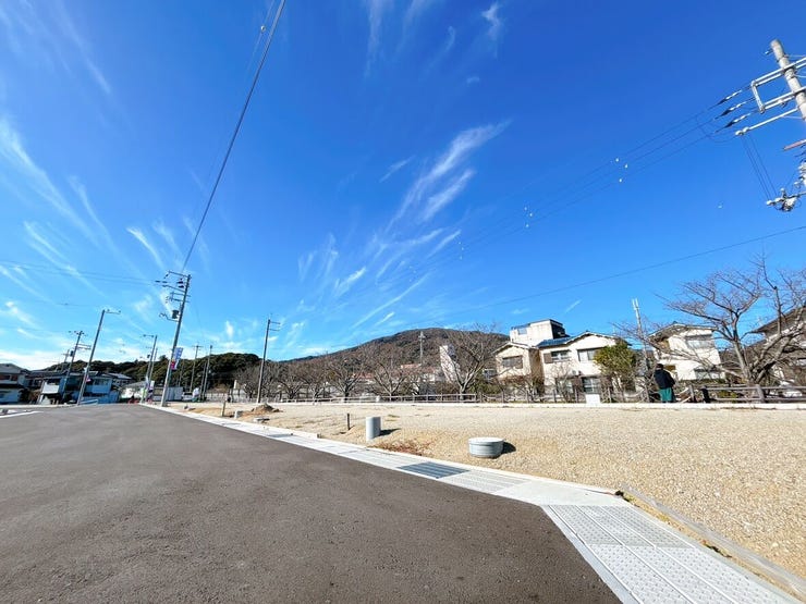 公園の多い地域です。お気に入りの家から足を少し伸ばして、お散歩などでゆったり過ごす時間も有意義です。