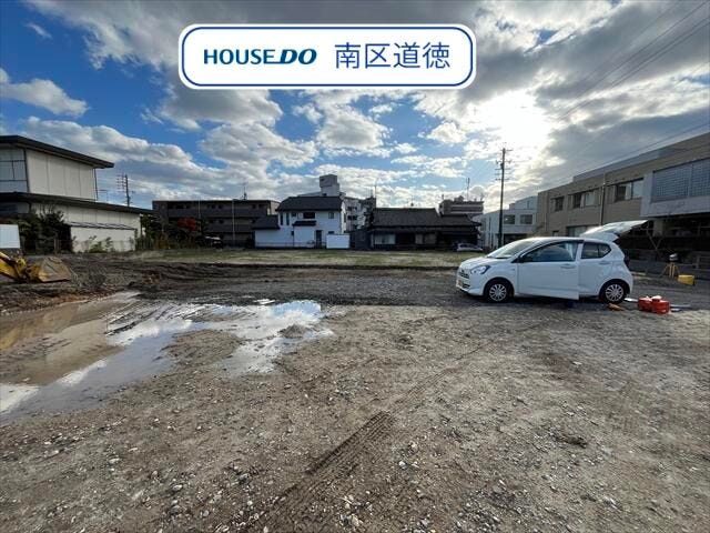 【外観】
約35.23坪のお土地です。全7区画となっています。
スーパー・ドラッグストア・コンビニなど徒歩5分圏内に揃う、お買い物に便利な立地です。
(2025年12月15日撮影)