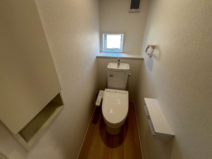 清潔感と快適さを追求した、シンプルで洗練されたデザインが特徴です。
毎日の使用が快適で心地よいものになります。