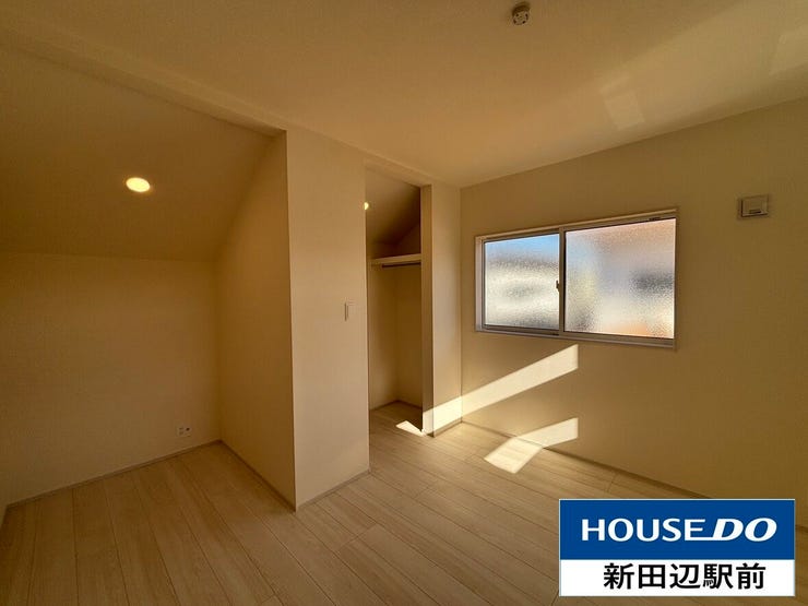 6.1帖洋室も2面採光、クローゼット付です。スッキリとした生活ができそうです。