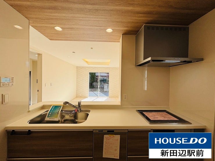 対面キッチンは落ち着いた色調で、IHクッキングヒーター、食洗機付で家事の負担軽減してくれます。