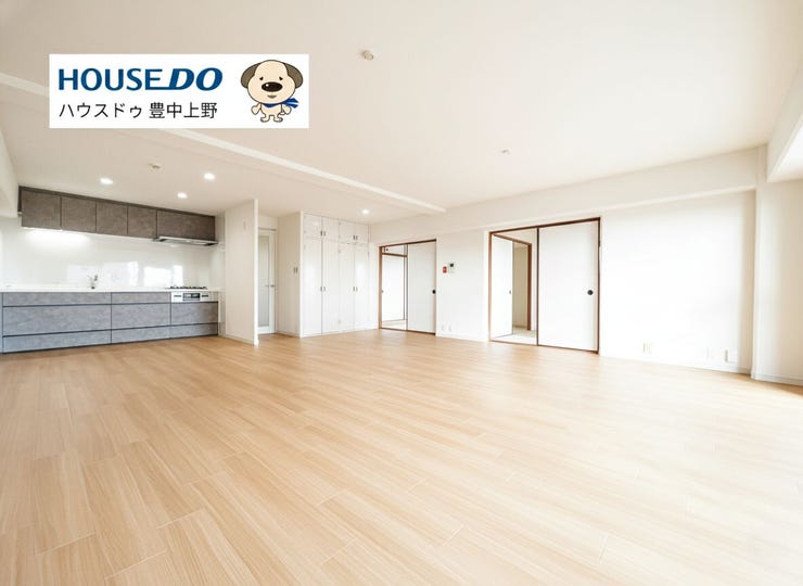 【外観】
【LDK】
リフォーム済み&約24.8帖のLDKです!どんな家具の配置にするか、想像が膨らみそうなお部屋ですね!