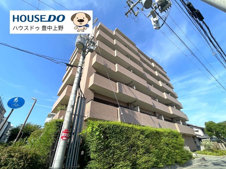 植栽が綺麗に整えられている緑豊かなマンション!建物西側には歩行者・自転車専用道路がありお子様の通学も安心です!