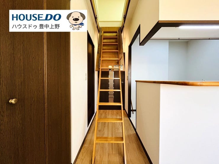 ロフトへ続くはしごです。